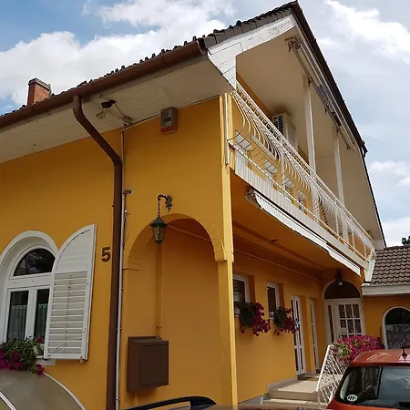 Ilona Vendeghaz ゲストハウス *